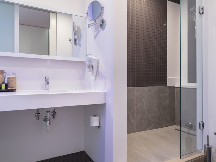 Nirvana Cosmopolitan photo