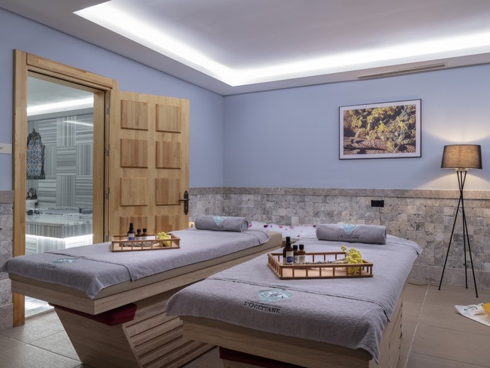 Nirvana Cosmopolitan photo