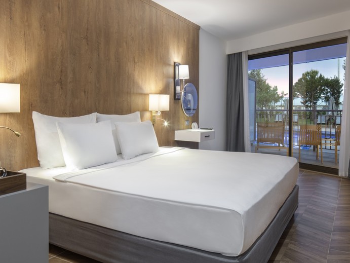 Nirvana Cosmopolitan photo